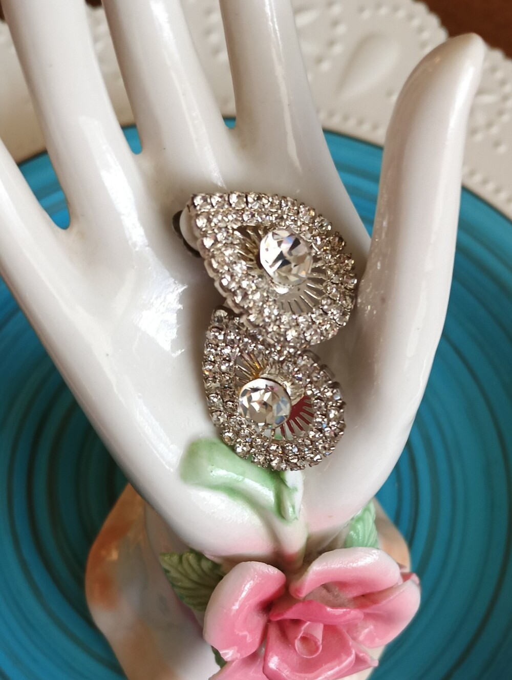 Vintage Sparkly Teardrop Rhinestone Clip Earrings